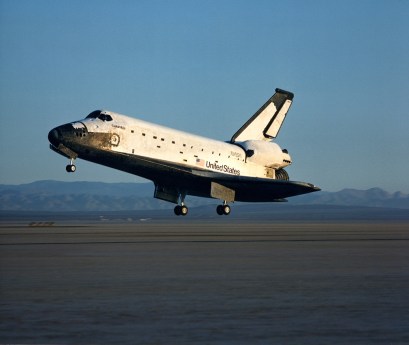 Space_Shuttle_Columbia_lands_following_STS-28_in_1989